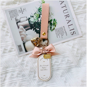 Kreativer Schleifen-Schlüsselanhänger